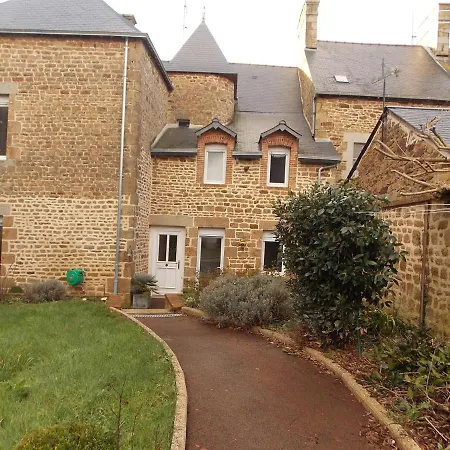 La Vie De Chateau En Toute Amitie Et Simplicite