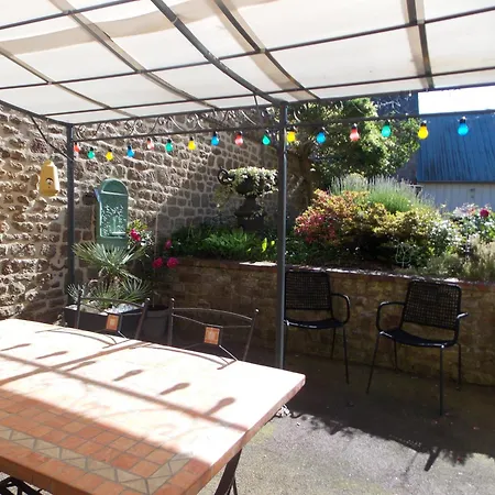 La Vie De Chateau En Toute Amitie Et Simplicite * Montaudin