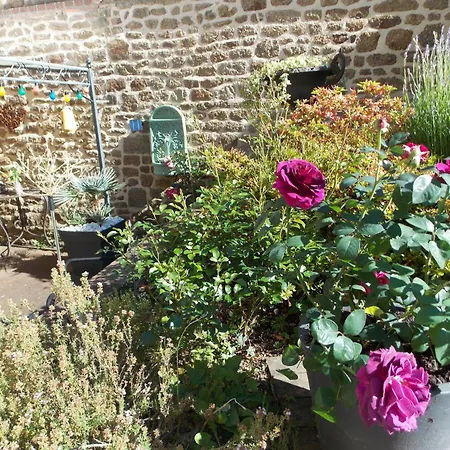 La Vie De Chateau En Toute Amitie Et Simplicite * Montaudin