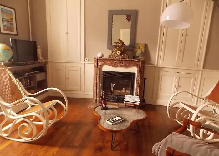 La Vie De Chateau En Toute Amitie Et Simplicite Privat bolig Montaudin