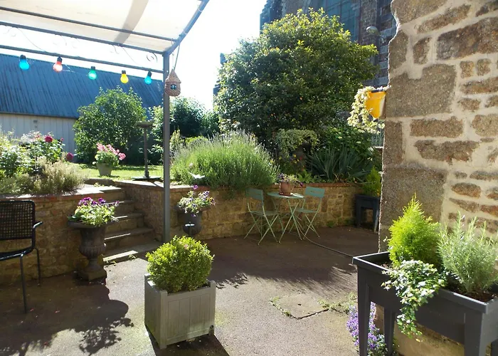 La Vie De Chateau En Toute Amitie Et Simplicite *